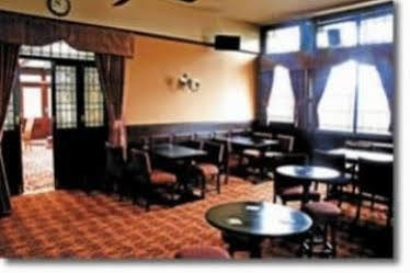 The Railway Tavern Hotel Лондон Экстерьер фото